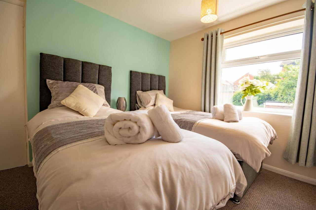 3-Bedroom House With Garden, Conservatory, In Centre Of Worcester Exterior foto