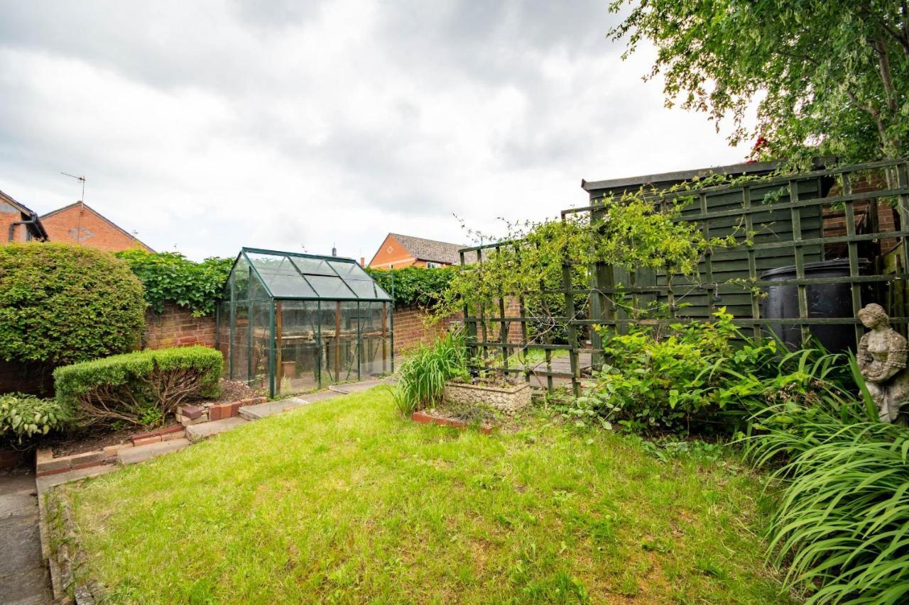 3-Bedroom House With Garden, Conservatory, In Centre Of Worcester Exterior foto